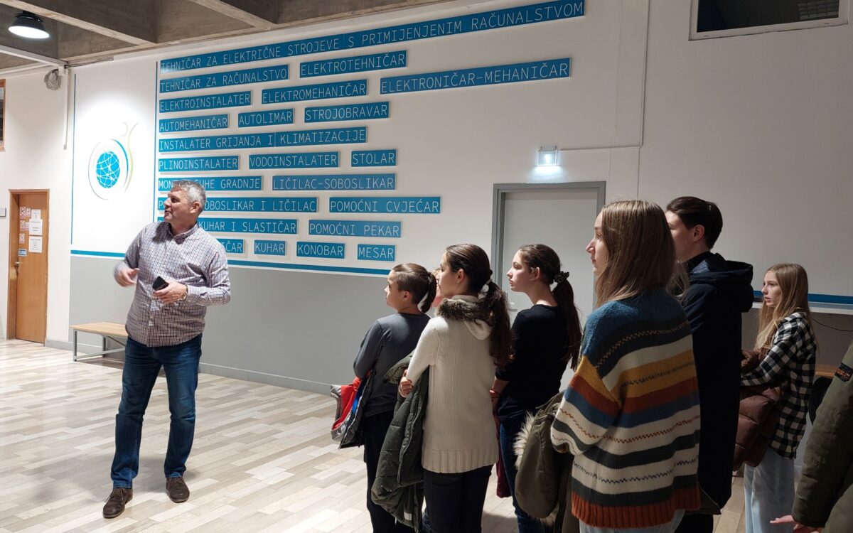 <strong>Daroviti učenici posjetili Centar izvrsnosti pri Obrtničkoj školi Koprivnica i sudjelovali na radionici o ljudskom mozgu</strong>“/></a><div class=