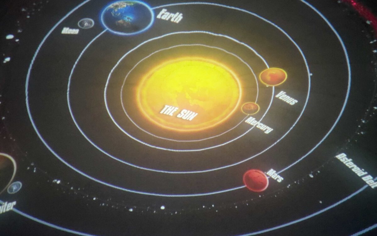 Mobilni planetarij Odiseja u našoj školi