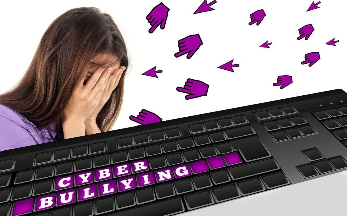 Online nasilje nad djevojčicama i ženama  – što učiniti?