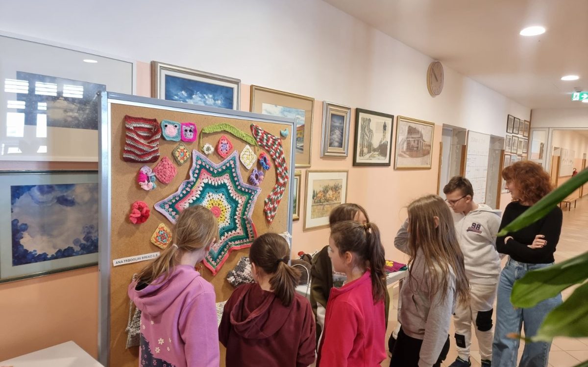 Izložba povodom Dana darovitih učenika